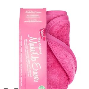 MakeUp Eraser in “Aqua Blue”